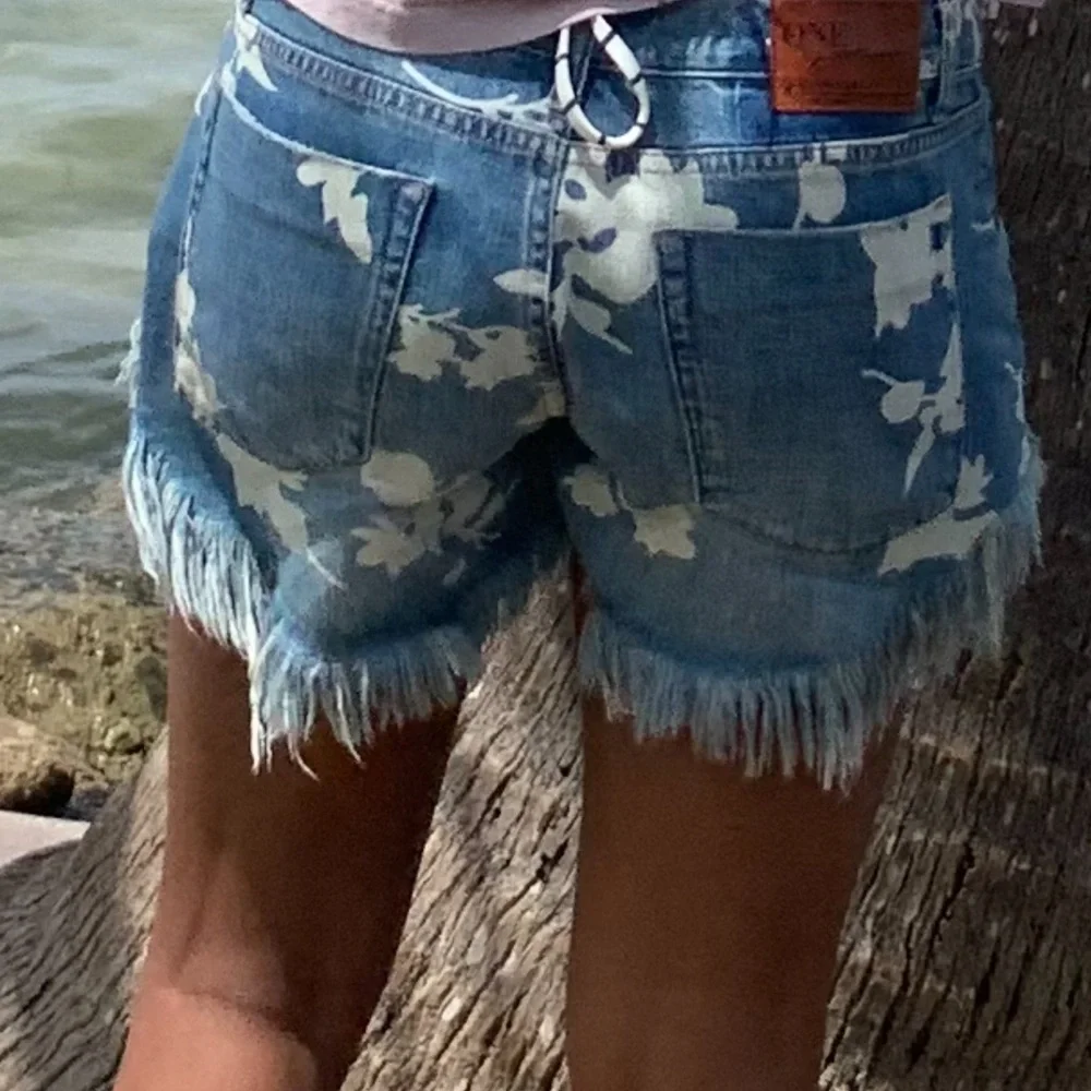 One Teaspoon Blue and White Floral Jean Shorts - Picture 4 of 4
